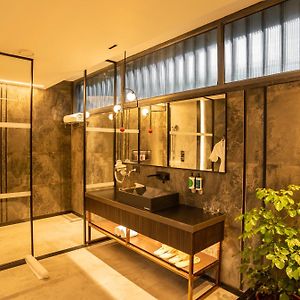 Lake View Suite
