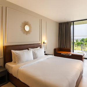Lake View Room